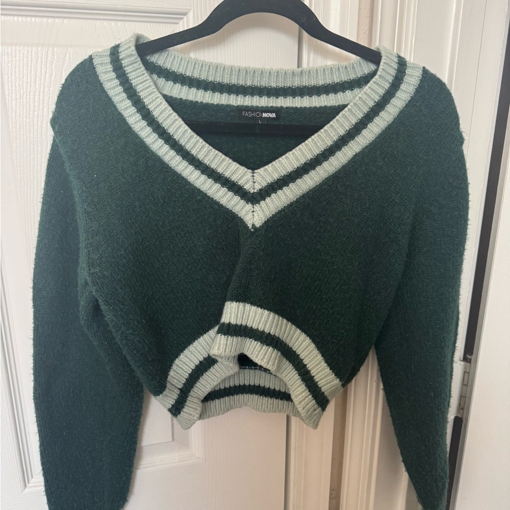 Fashion Nova Dark Green and Light Green V-Neck Cropped Sweater